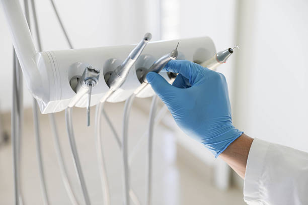 Professional Tooth Extraction technician working in Schriever, LA